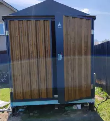 Контейнер для хранения в графитовом цвете и принтом на входной группе в пос. Троицкая гора, Ломоносовский р-н, Ленинградская область