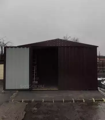 Гараж для хранения мототехники в шоколадном цвете в г. Свердловск, Луганская обл.